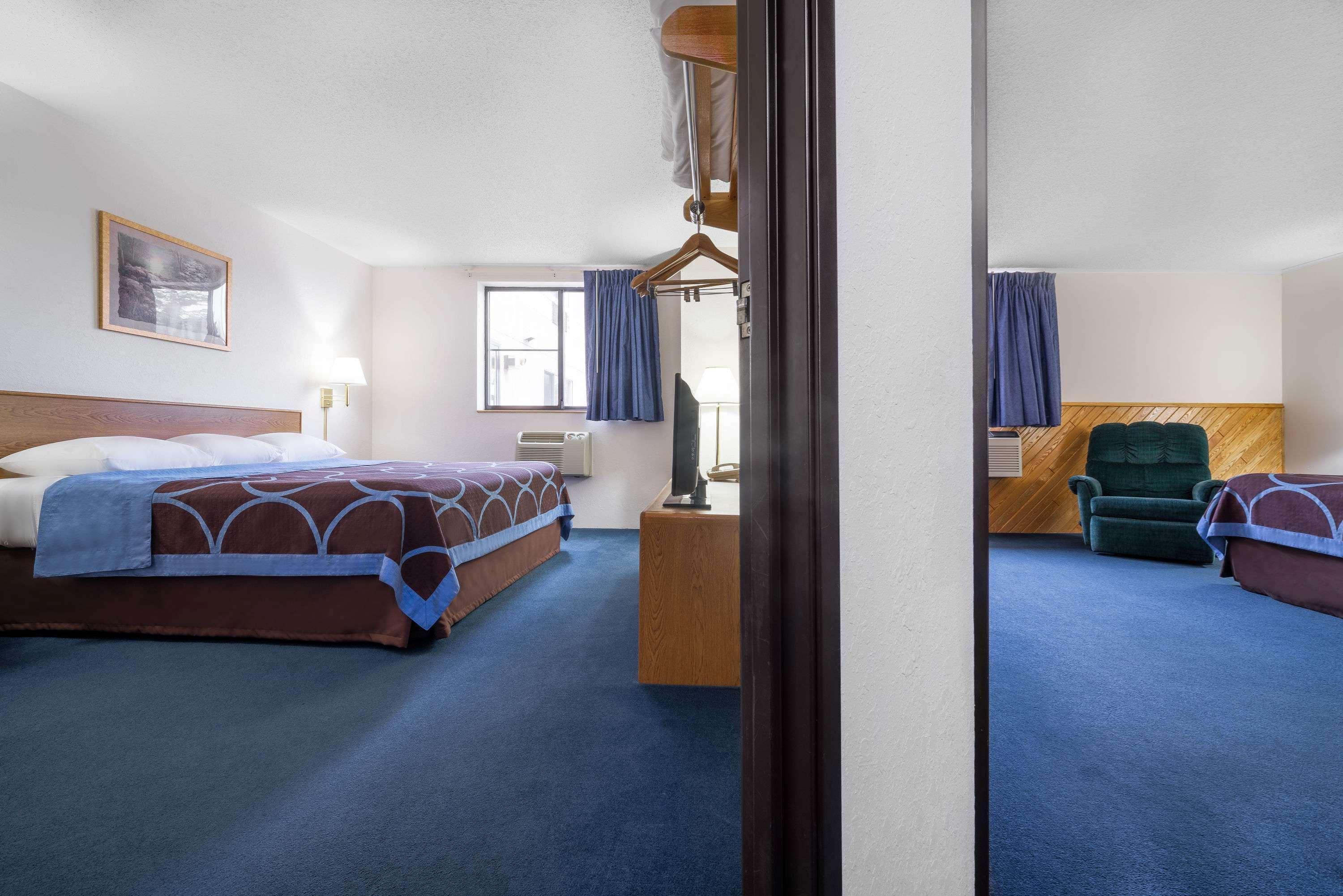 Super 8 by Wyndham Park Rapids Hotel Eksteriør billede