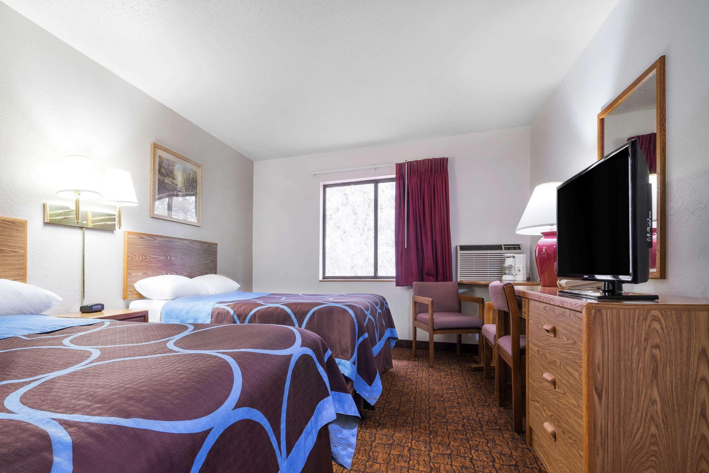 Super 8 by Wyndham Park Rapids Hotel Eksteriør billede