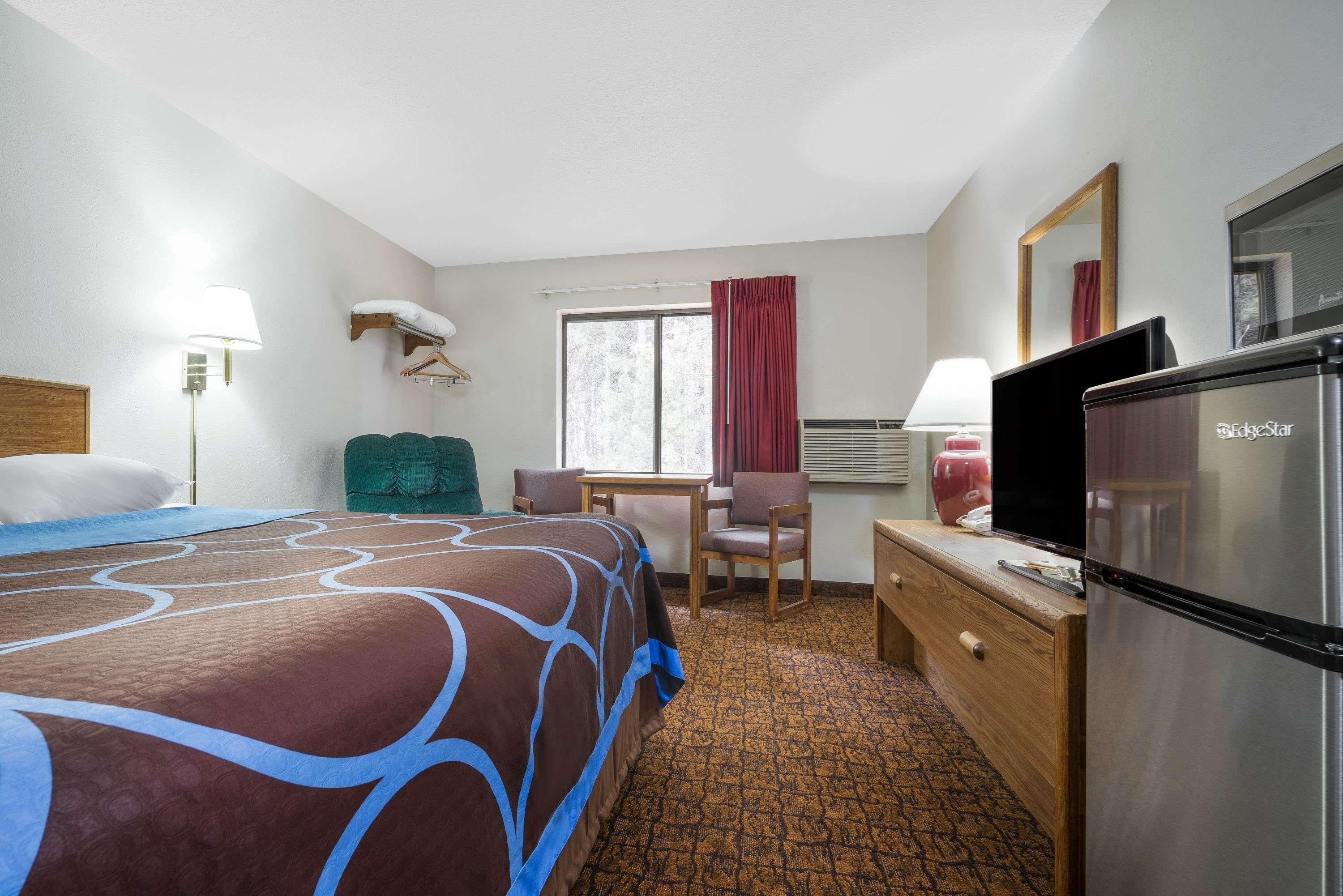 Super 8 by Wyndham Park Rapids Hotel Eksteriør billede
