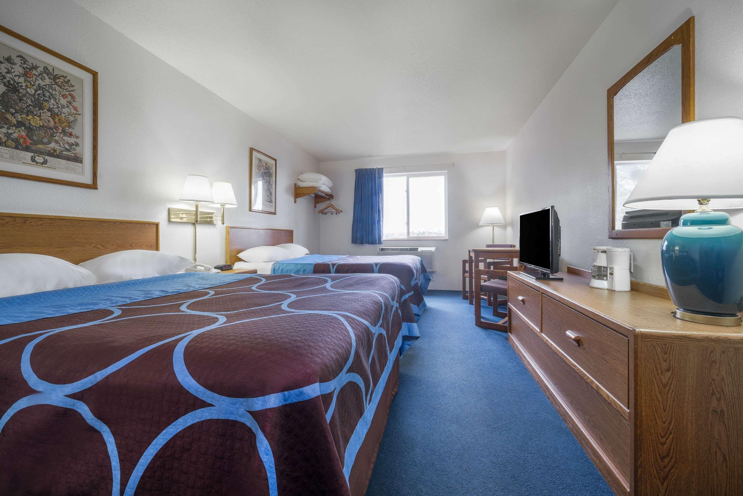 Super 8 by Wyndham Park Rapids Hotel Eksteriør billede