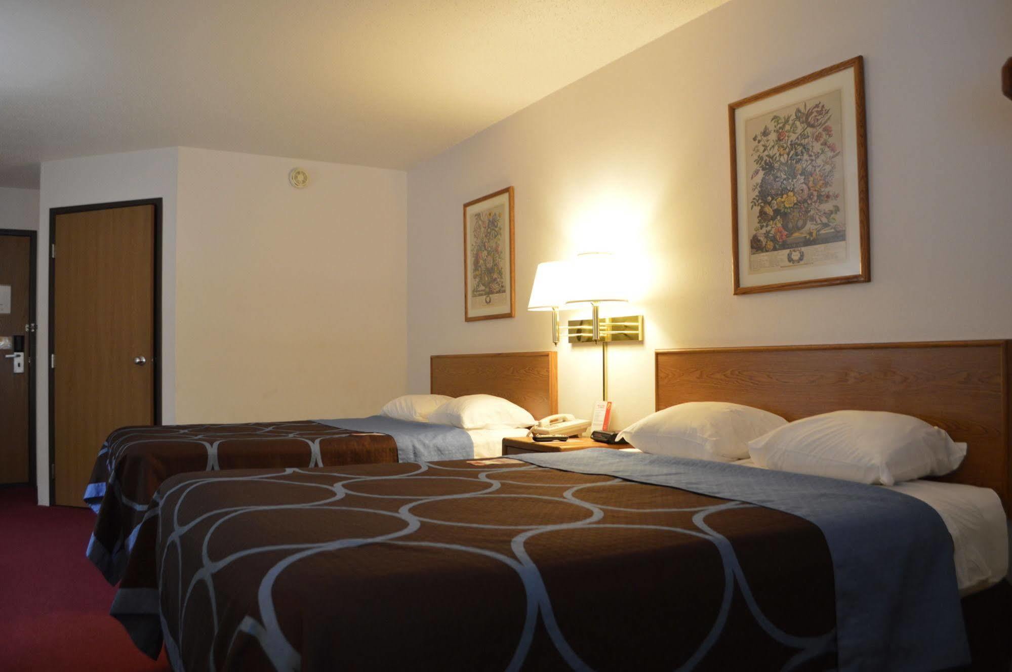 Super 8 by Wyndham Park Rapids Hotel Eksteriør billede