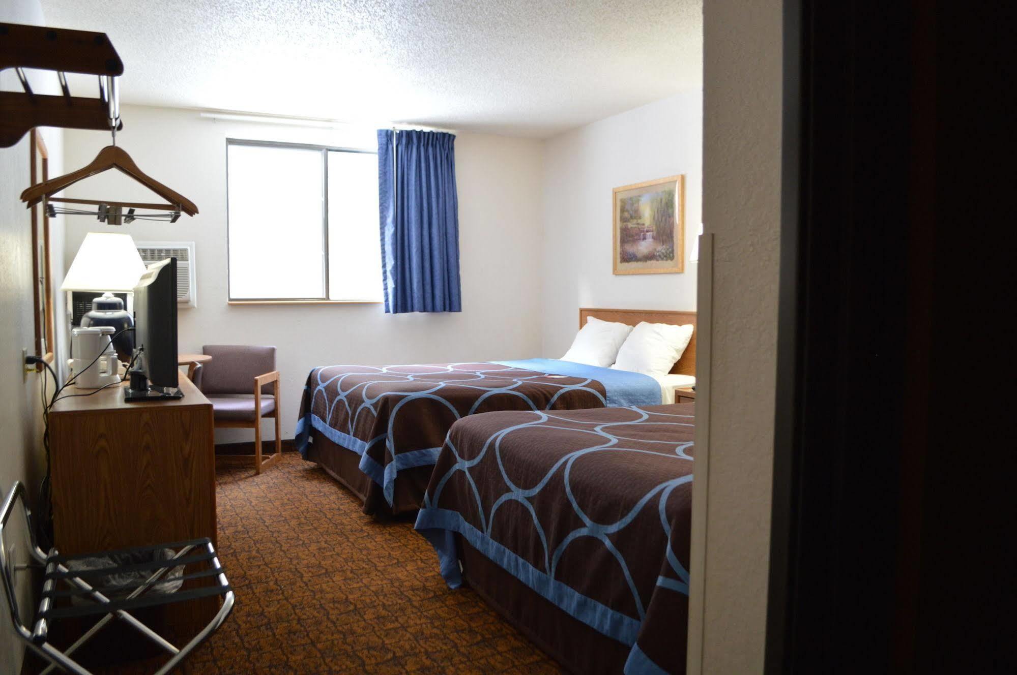 Super 8 by Wyndham Park Rapids Hotel Eksteriør billede
