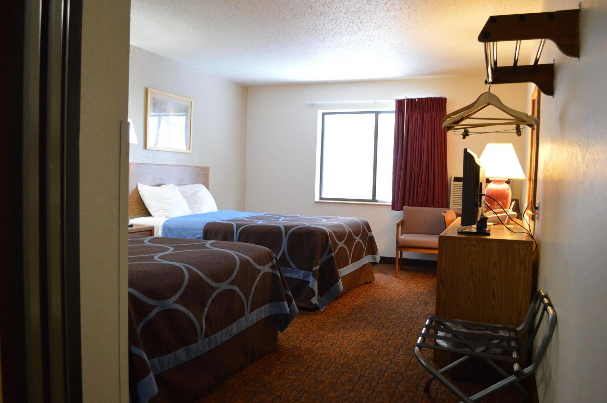 Super 8 by Wyndham Park Rapids Hotel Eksteriør billede