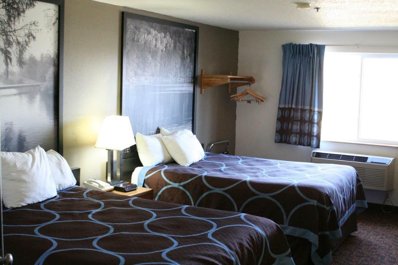 Super 8 by Wyndham Park Rapids Hotel Eksteriør billede